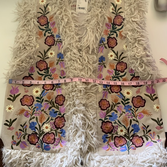Rare Free People Suede Floral Embroidered Fur Trimmed Vest NWT - Picture 6 of 7